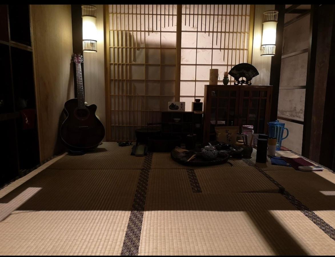 台甕茶室青年旅館 Tai-Wong Tatami Room Hostel Тайнань Экстерьер фото