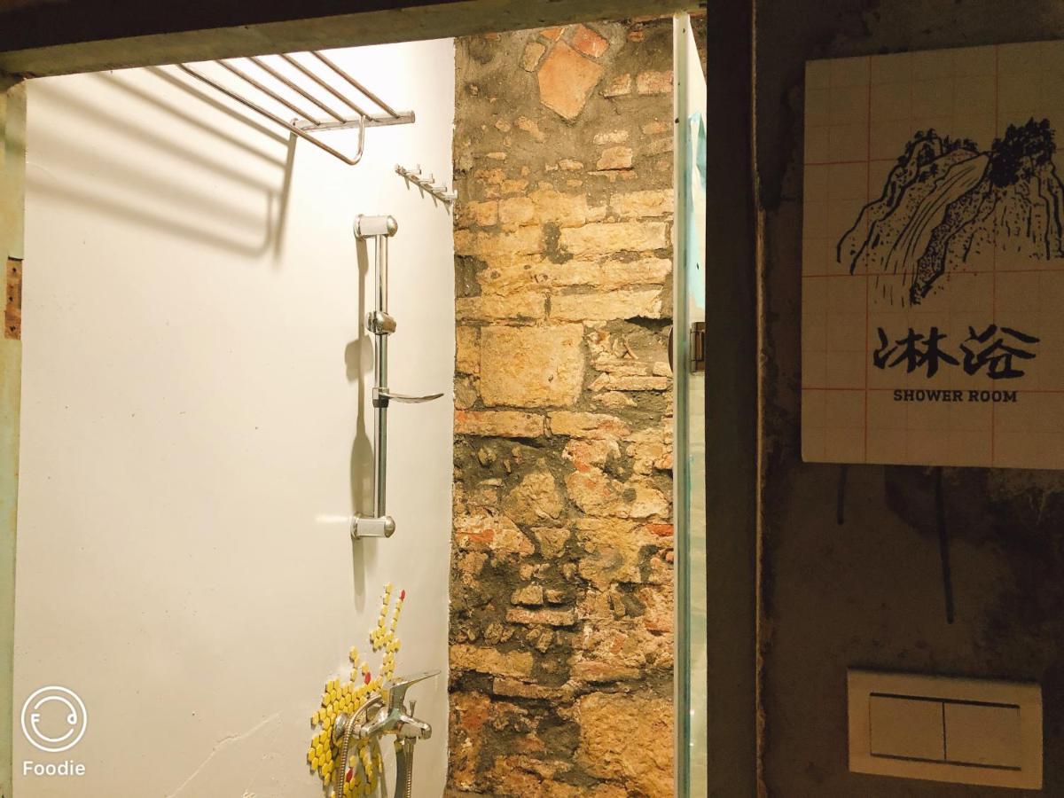 台甕茶室青年旅館 Tai-Wong Tatami Room Hostel Тайнань Экстерьер фото